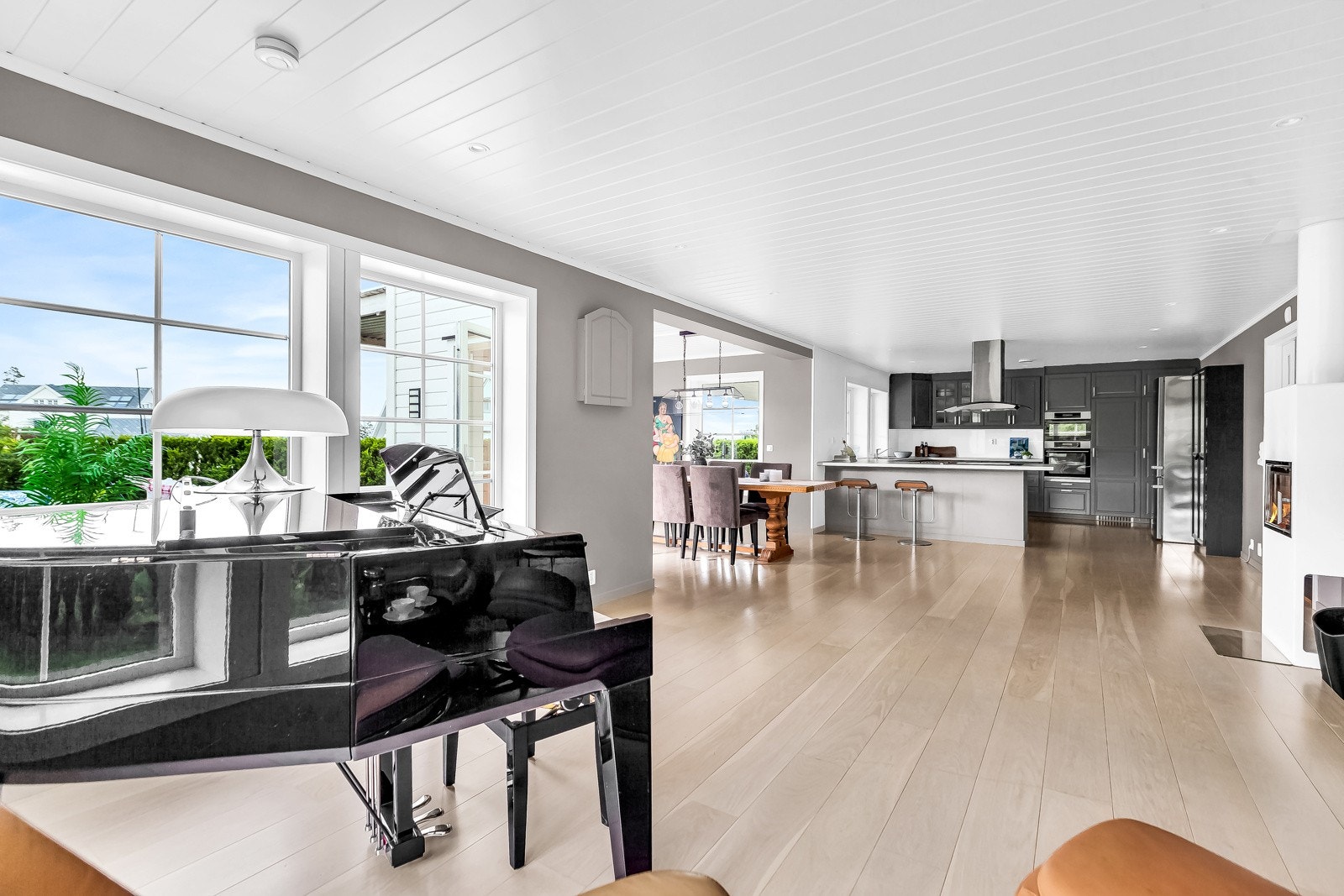 Stor stue med plass til tv-stue, spisestue m.m Galleribilde