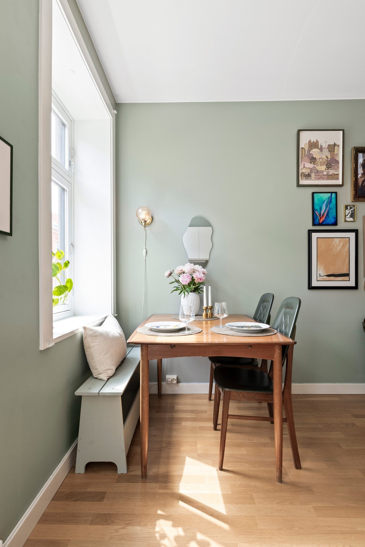 - Leiligheten disponerer en bod kjeller - Galleribilde