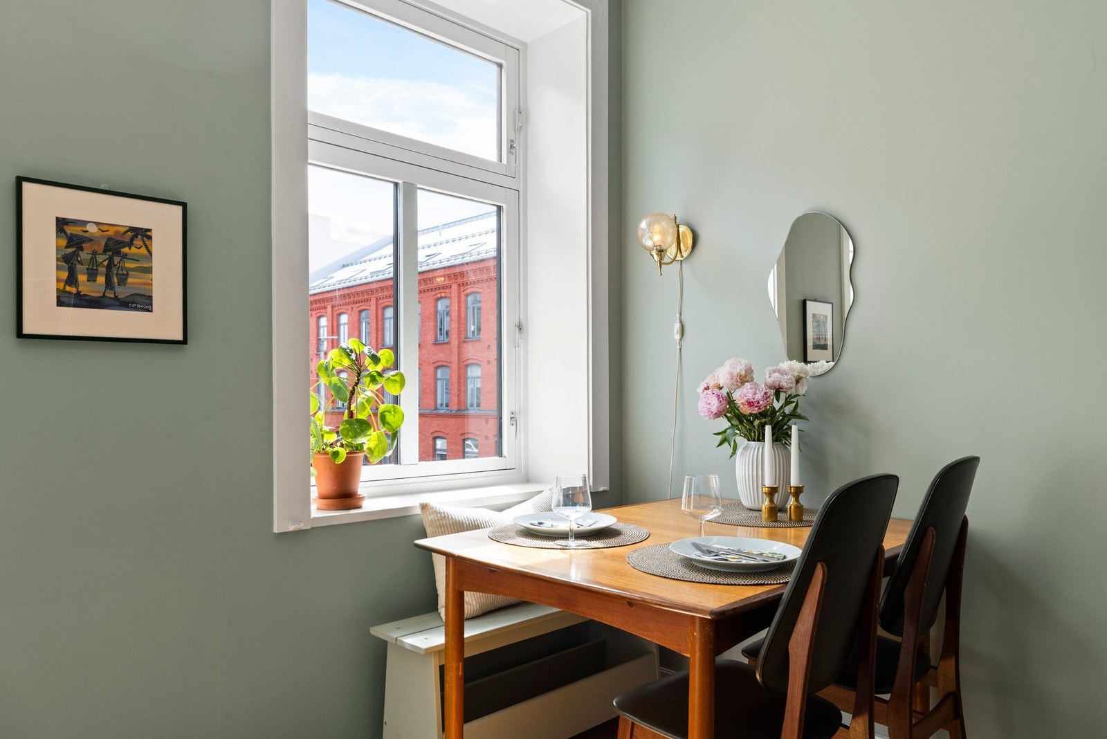 - Umiddelbar nærhet/ til kollektivtransport som trikk, buss, t-bane og tog - Galleribilde