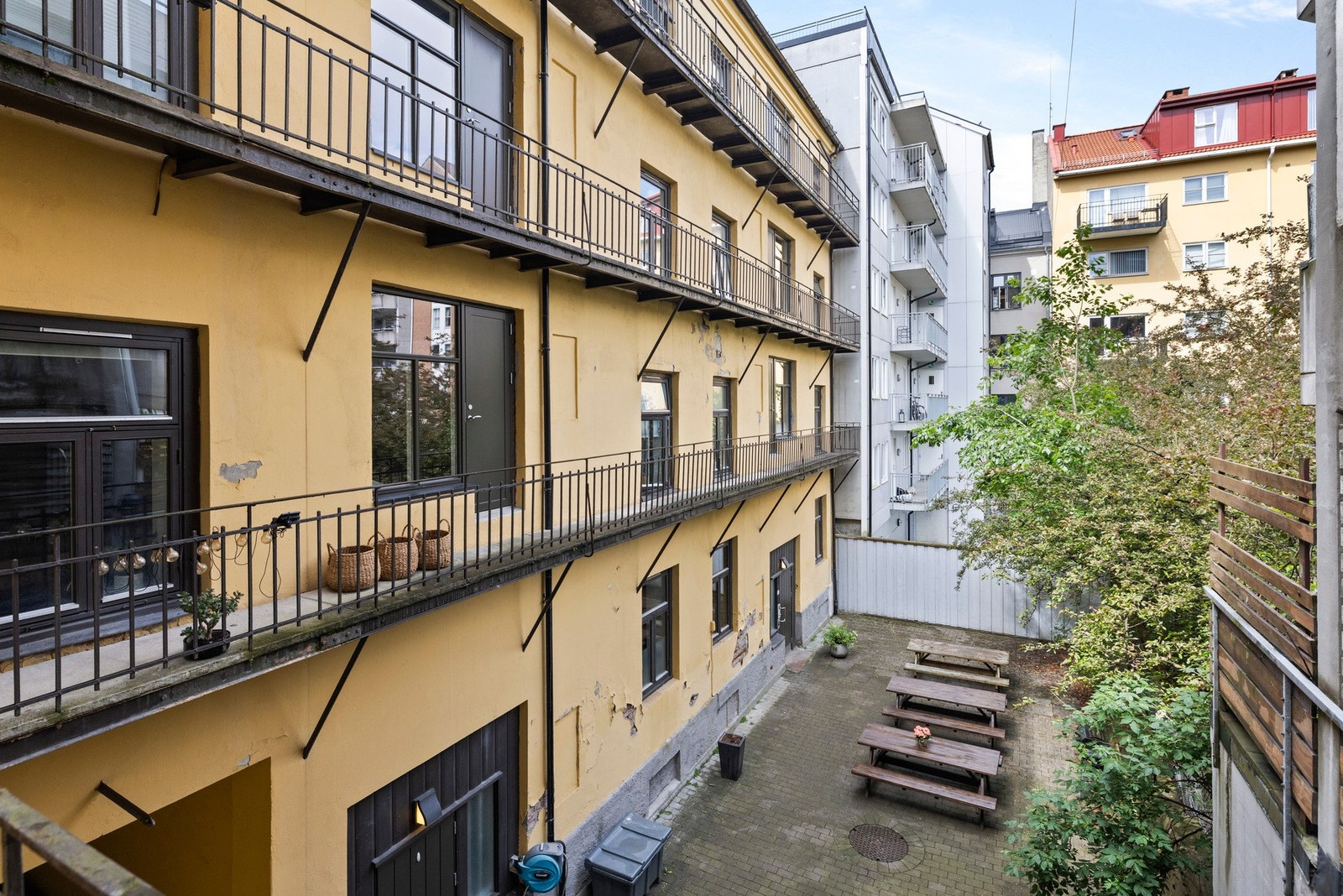 - Leiligheten har en fin intern beliggenhet i 2 etasje - Galleribilde