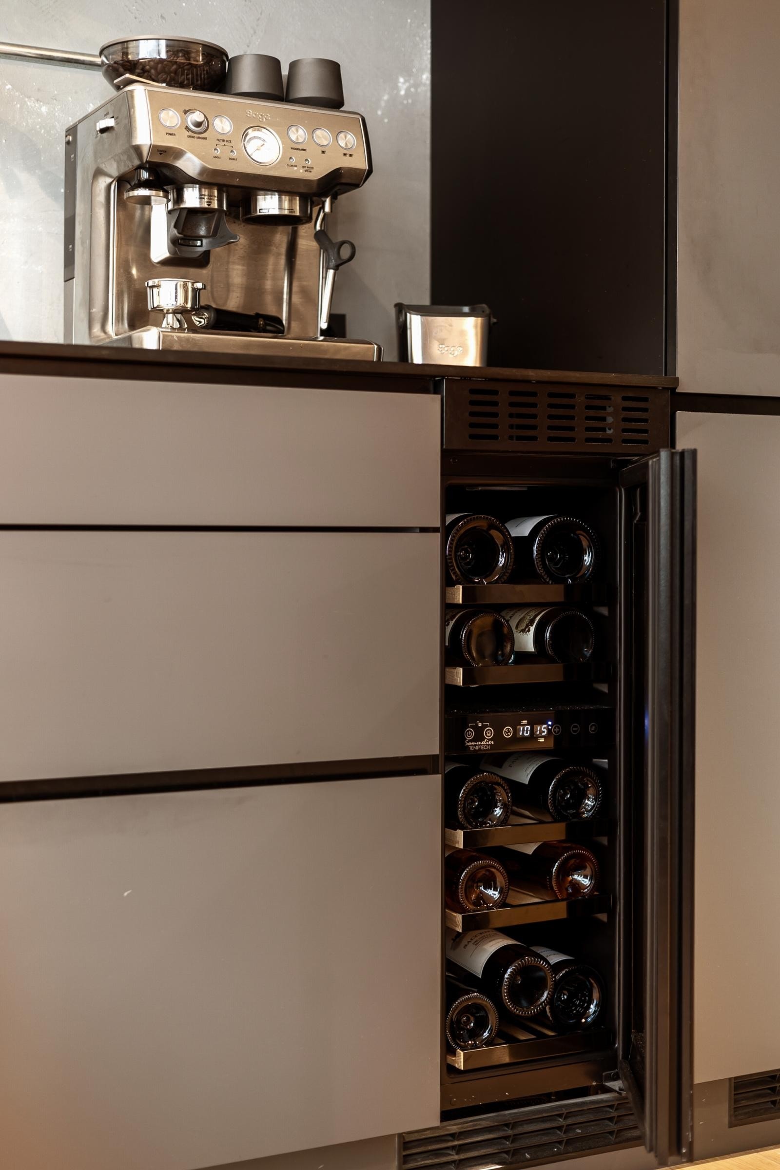 Alle hvitevarene er fra kjente merker og alle er integrerte. Disse følger naturligvis med i salget. Galleribilde