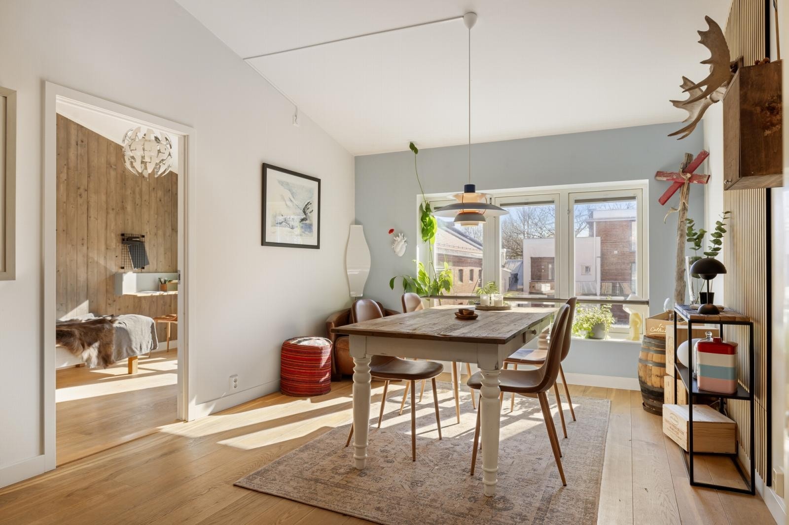 Velkommen til Helgesens gate 42F! Boligen presenteres av Eiendomsmegler Katrine Solvåg og Steinar Hånes. Galleribilde