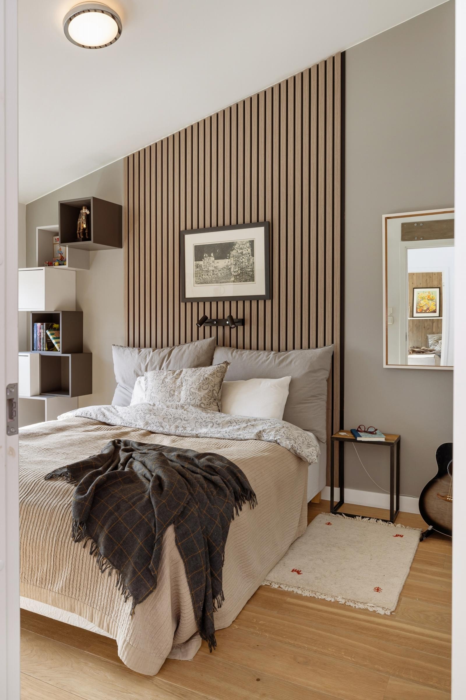 Hovedsoverommet ligger i motsatt ende av leiligheten. Galleribilde