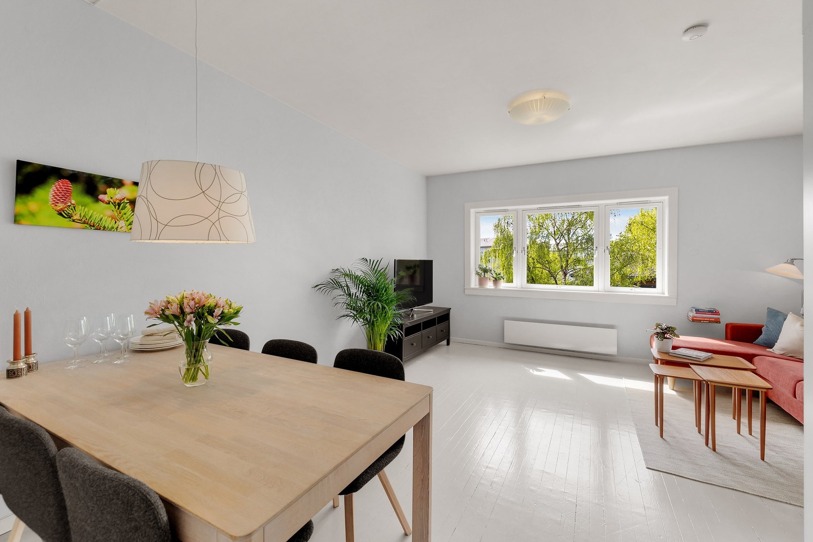 I tillegg til god plass i leiligheten, har du også tilgang på to store boder for oppbevaring! Galleribilde