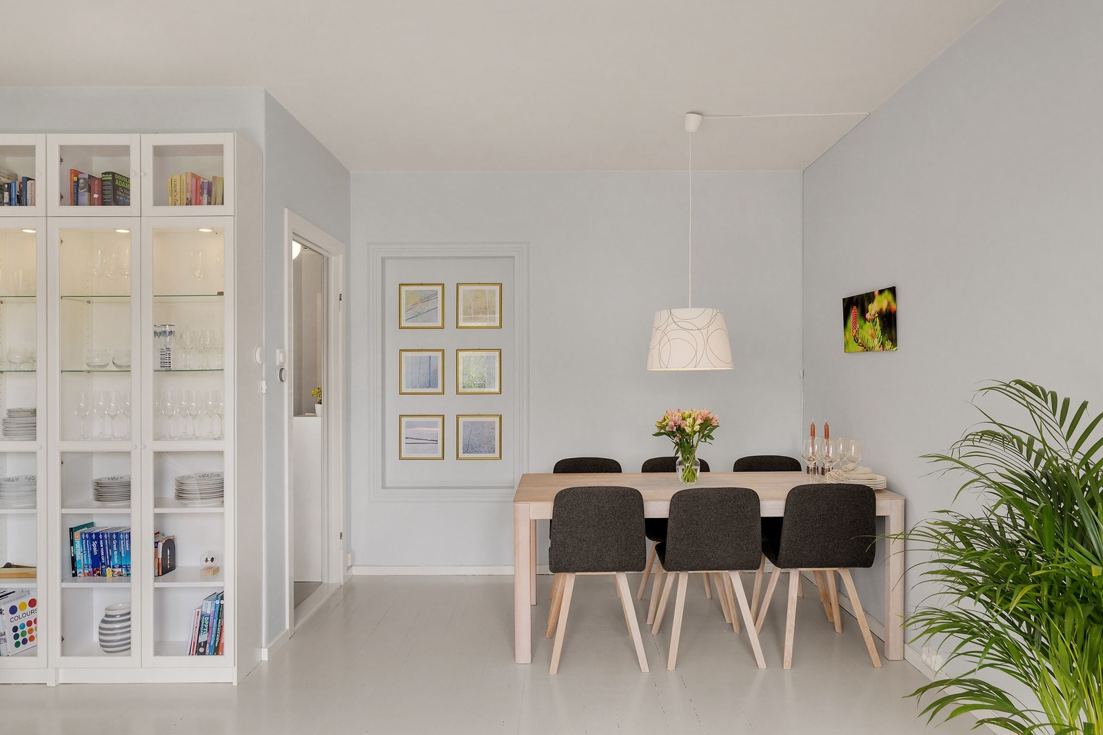 Originale tregulv gjennom hele leiligheten! Galleribilde