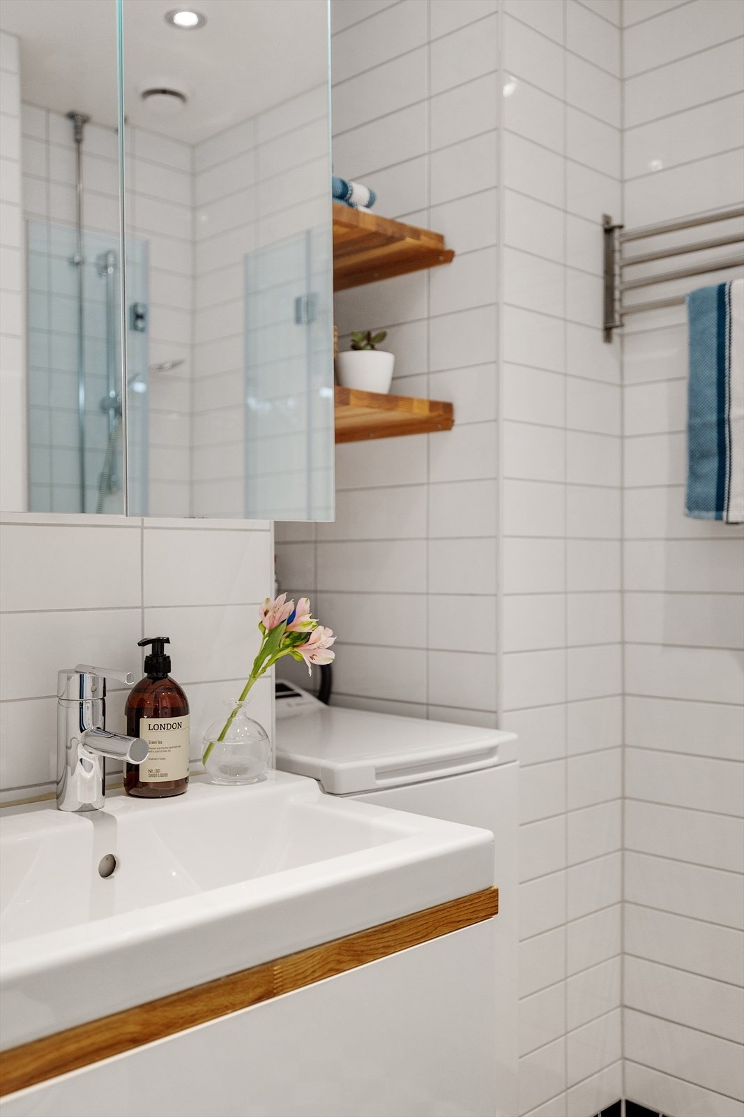 Opplegg for vaskemaskin på badet. Galleribilde