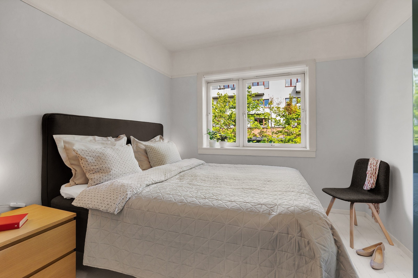 Godt med lysinnslipp på soverommet. Galleribilde