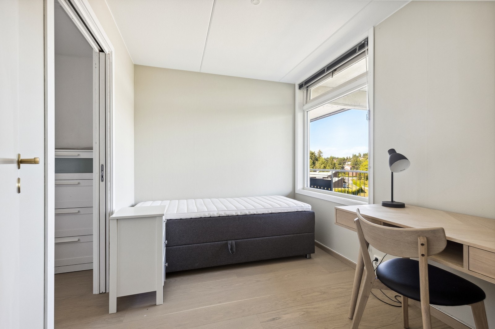 Soverom II med egen walk-in Galleribilde