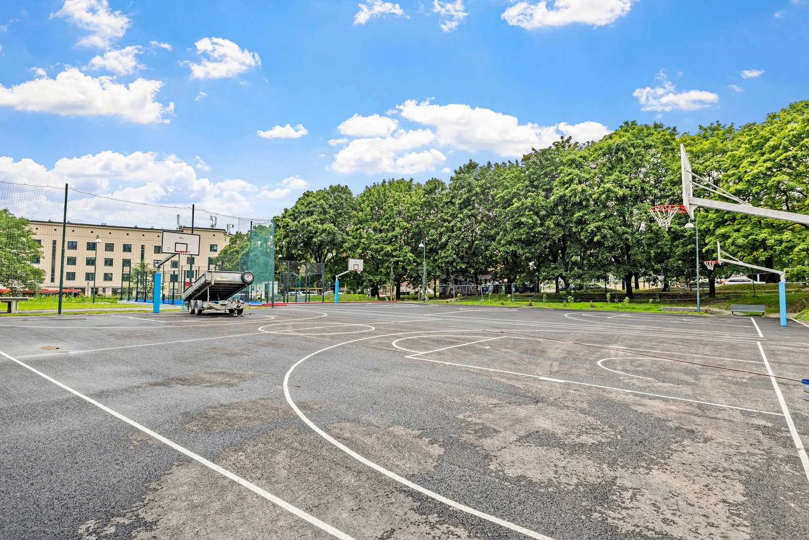 - Her har man alt man trenger i umiddelbar nærhet og resten av byen nås enkelt til fots eller via bussruter fra sjarmerende Sagene kirke - Galleribilde