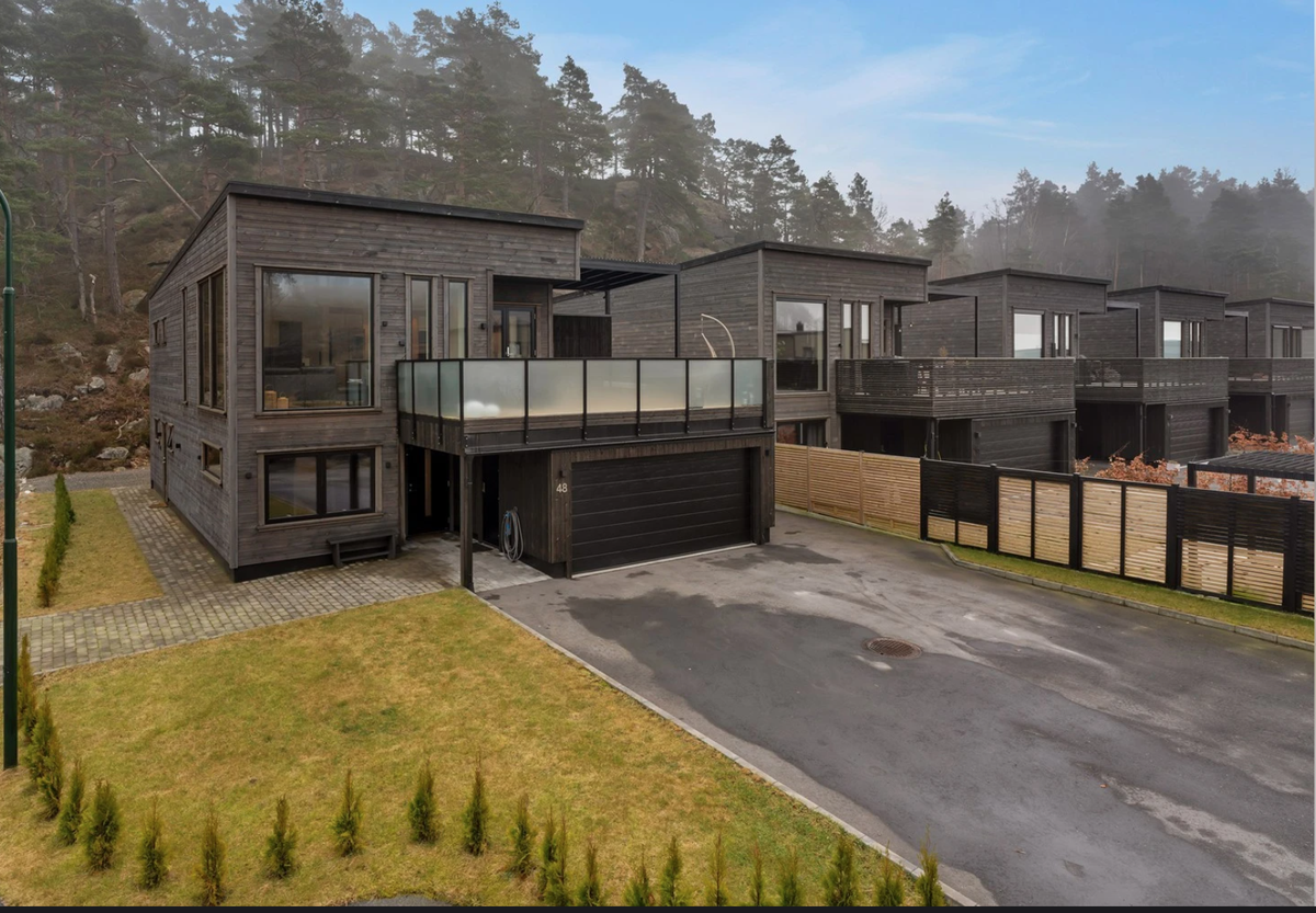 Mulighet for parkering for en bil på tunet Galleribilde