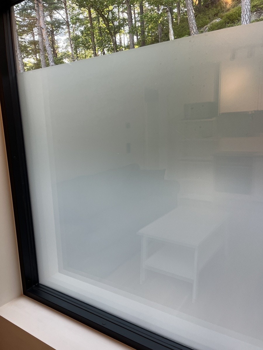 Dersom ønskelig kan folien på vindu i stuen fjernes Galleribilde