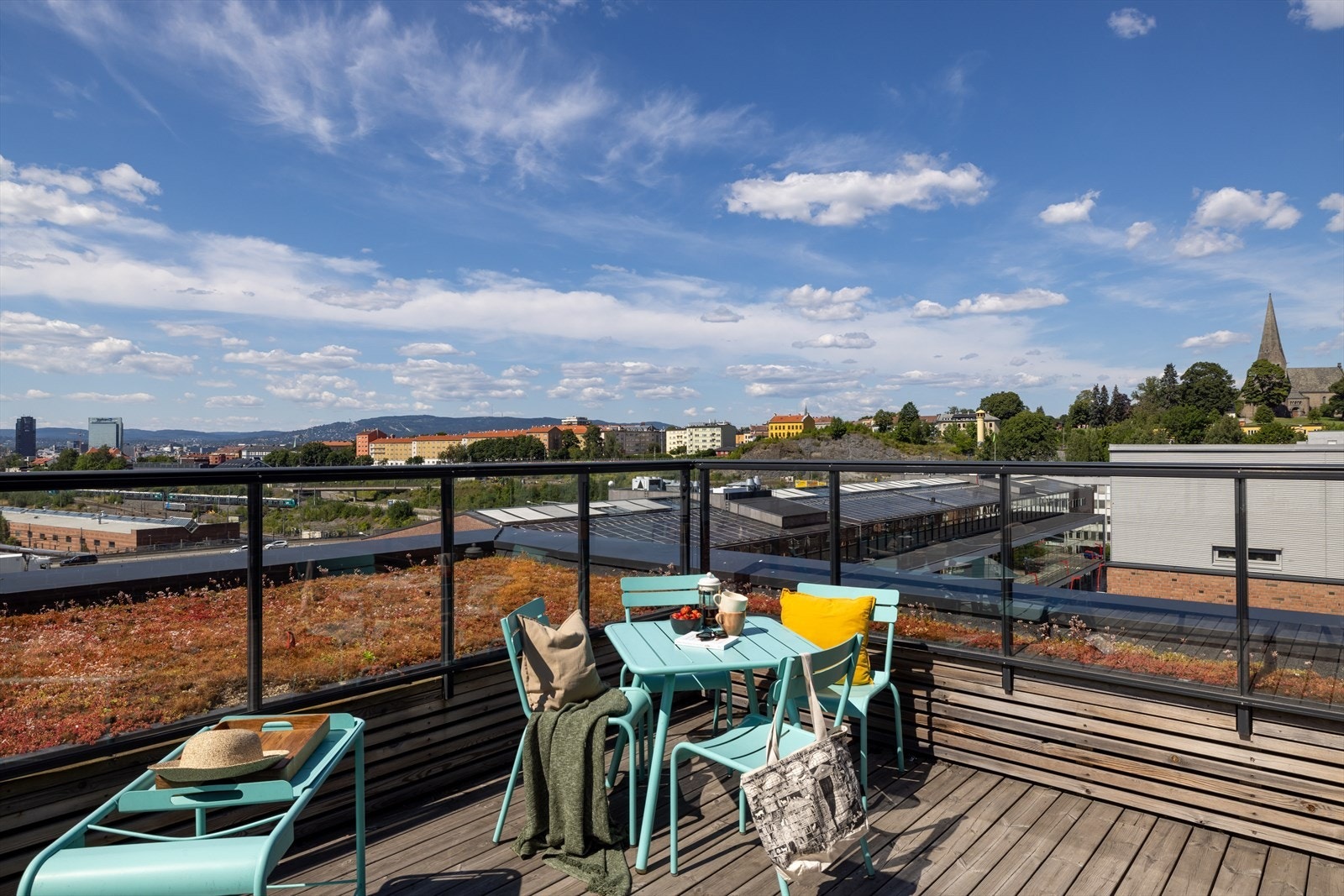 Bygget har felles takterrasse med god utsikt og gode solforhold fra morgen til kveld. Galleribilde
