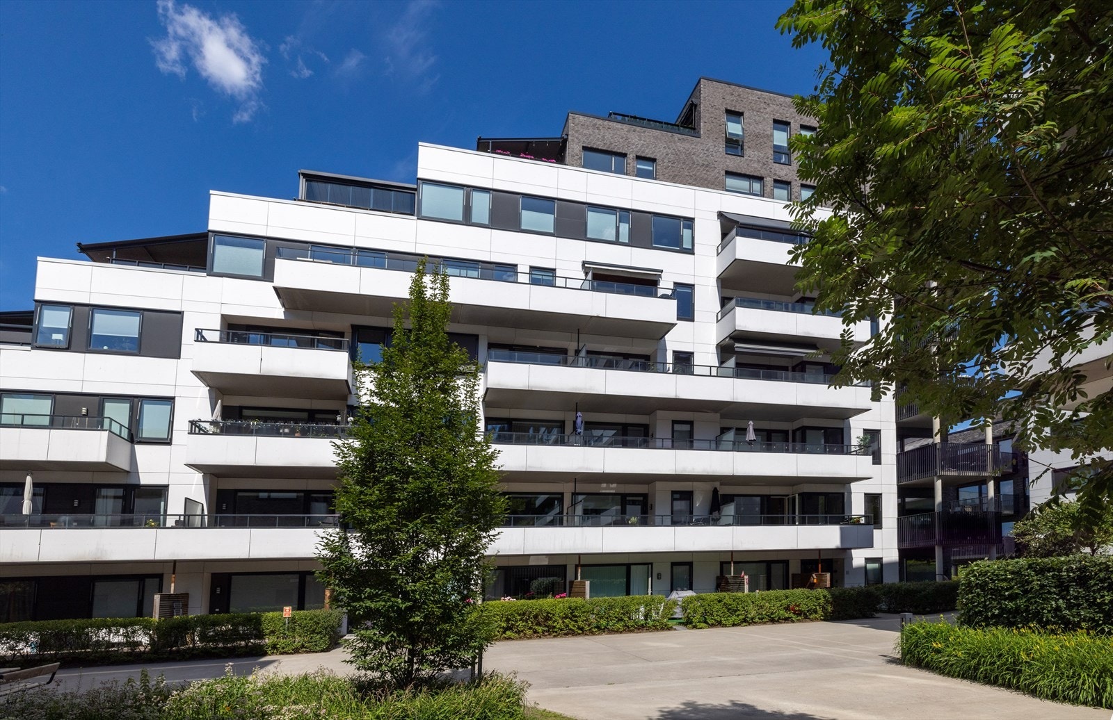 Borettslaget har et fint og opparbeidet fellesområde. Galleribilde