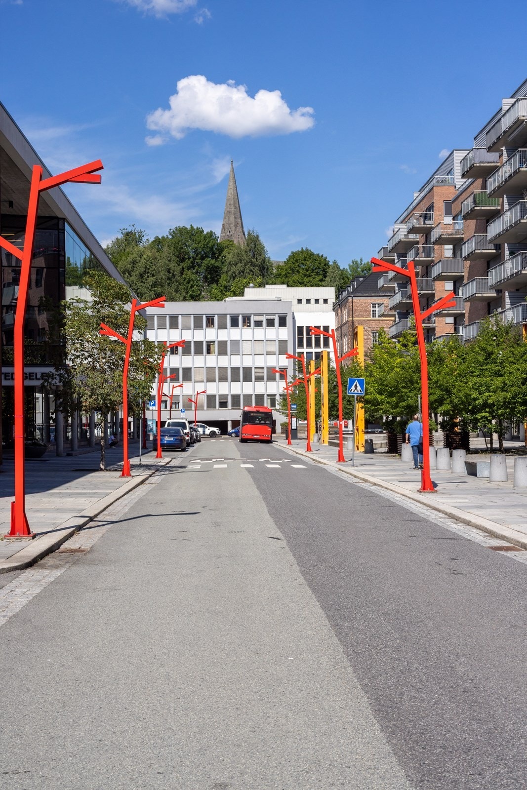 Her har du kort vei til alle byens fasiliteter enten du tar buss eller sykkel. Galleribilde