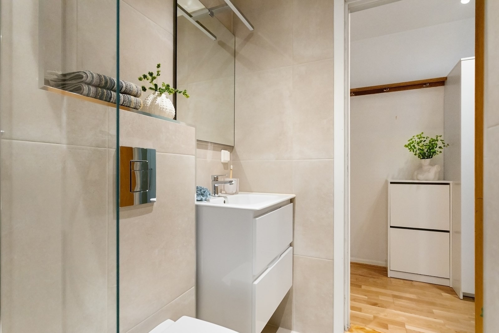 Inn til bad fra entré. Galleribilde