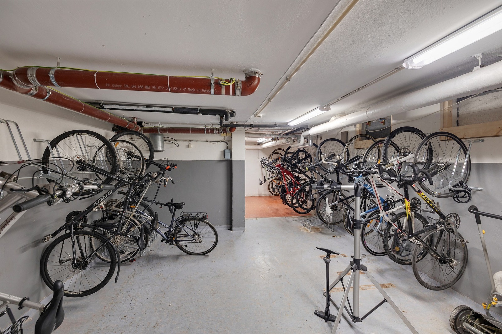 Leiligheten disponerer sykkelparkering i et lukket og trygt anlegg. Galleribilde