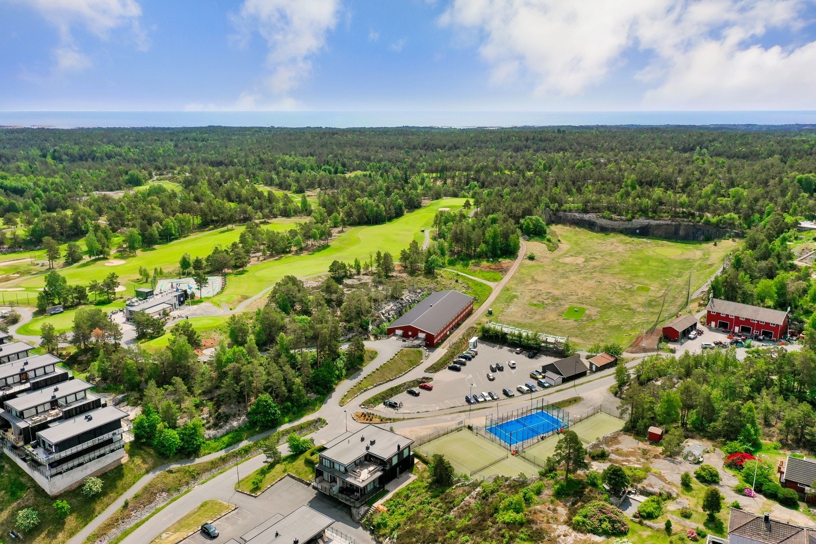 Tennis og driving range drone Galleribilde