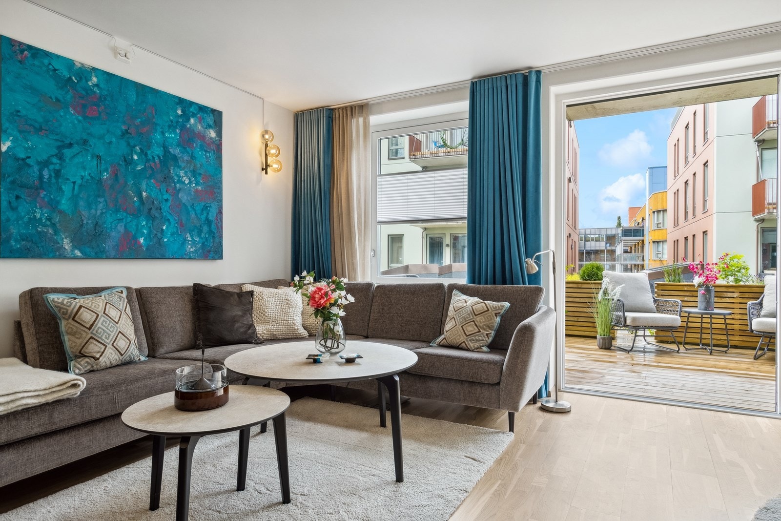 Nyere (2023) og moderne 3-roms selveierleilighet i Heimdal sentrum med god standard og sentral beliggenhet. Galleribilde