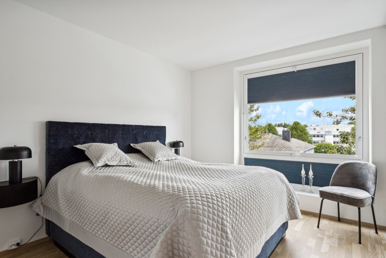 Hovedsoverommet utgjør 12,9 m² og har god plass til dobbeltseng. Galleribilde