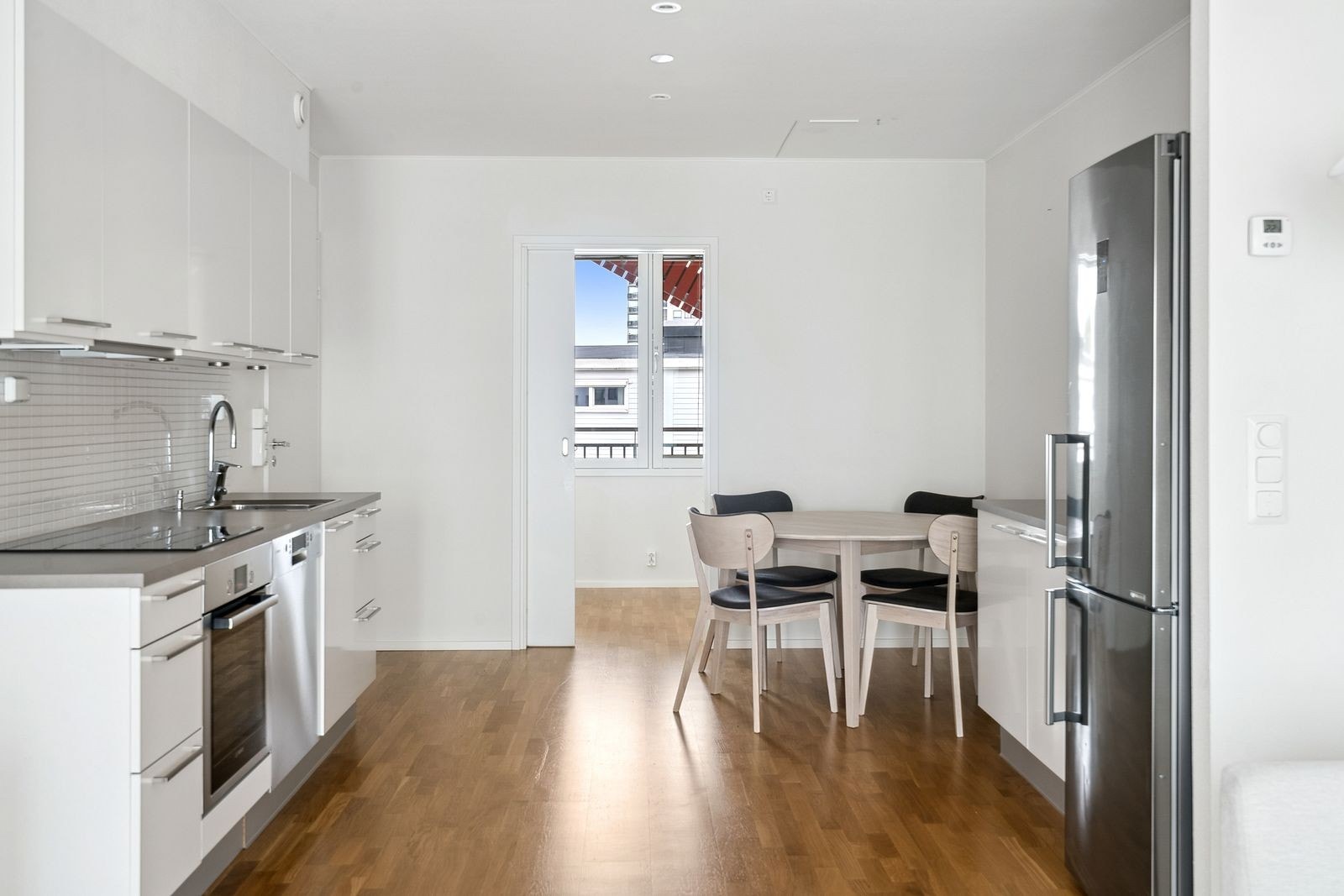 Kjøkken og spisestue Galleribilde