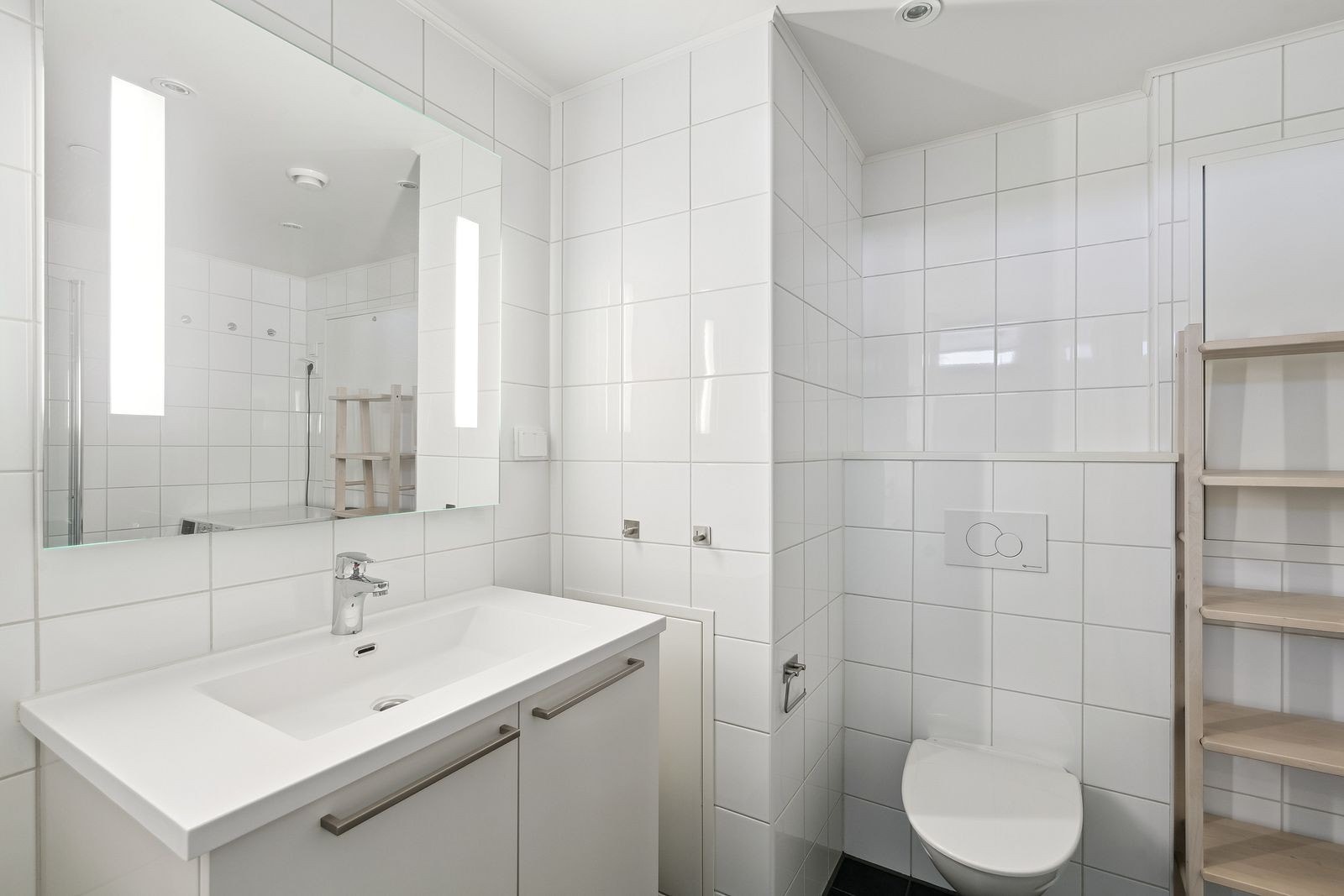 Lyst og romslig bad Galleribilde