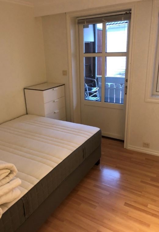 Soverom med utgang til balkong Galleribilde