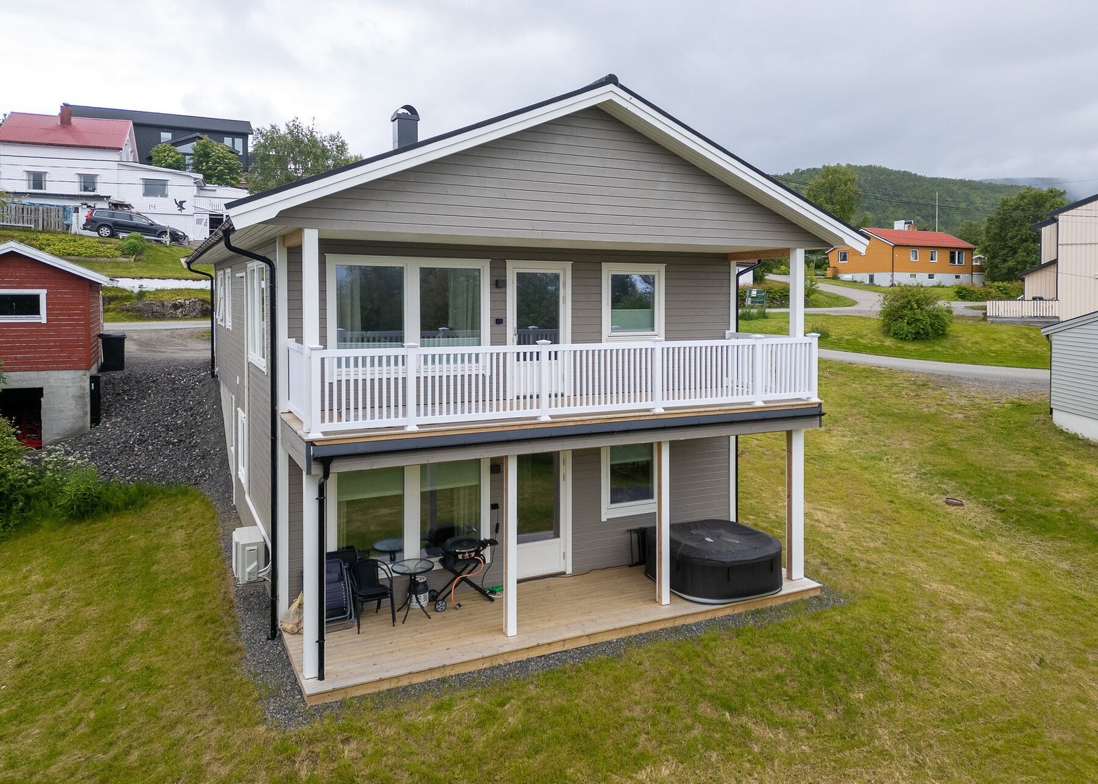 Velkommen til Hauanveien 11 - Nyoppført enebolig med godkjent 3-roms utleiedel og garasje. Galleribilde