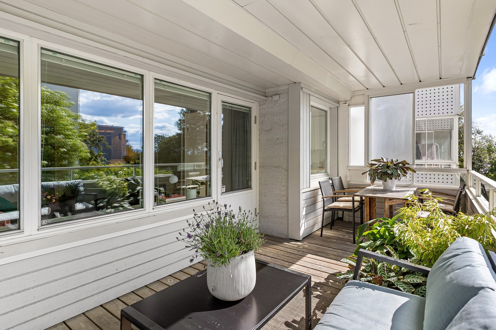 Her er det god plass for møblering i flere soner for ulike formål. Galleribilde