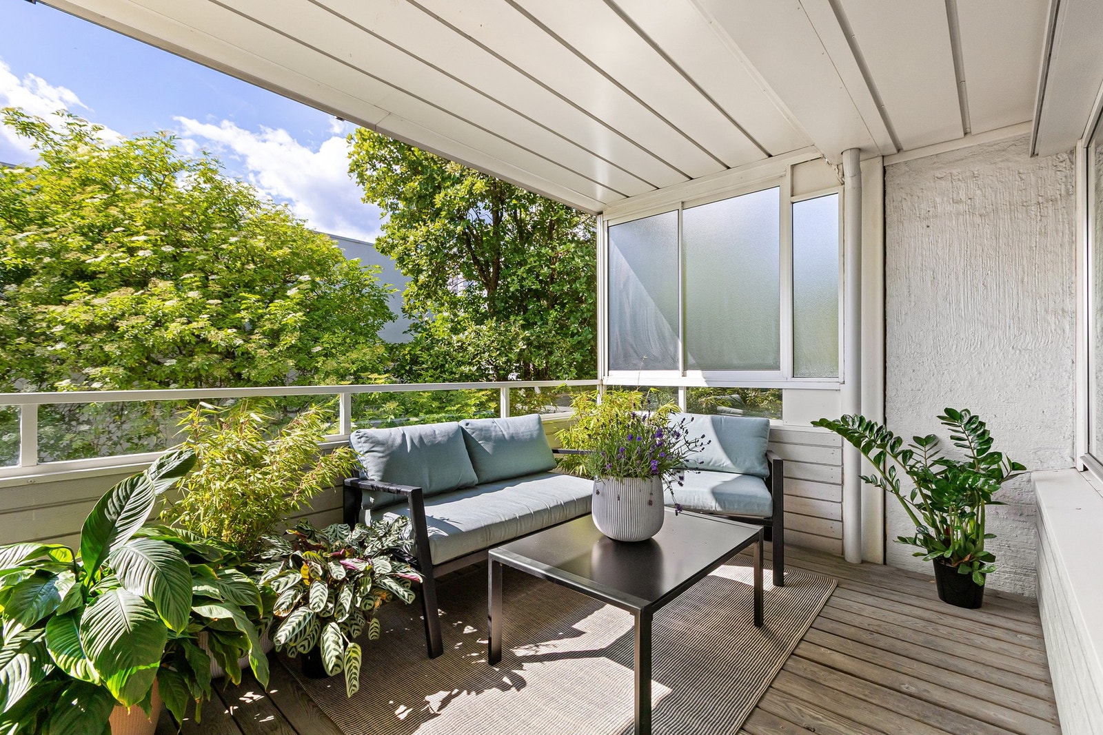 Koselig vestvendt balkong på ca. 12 kvm. Galleribilde