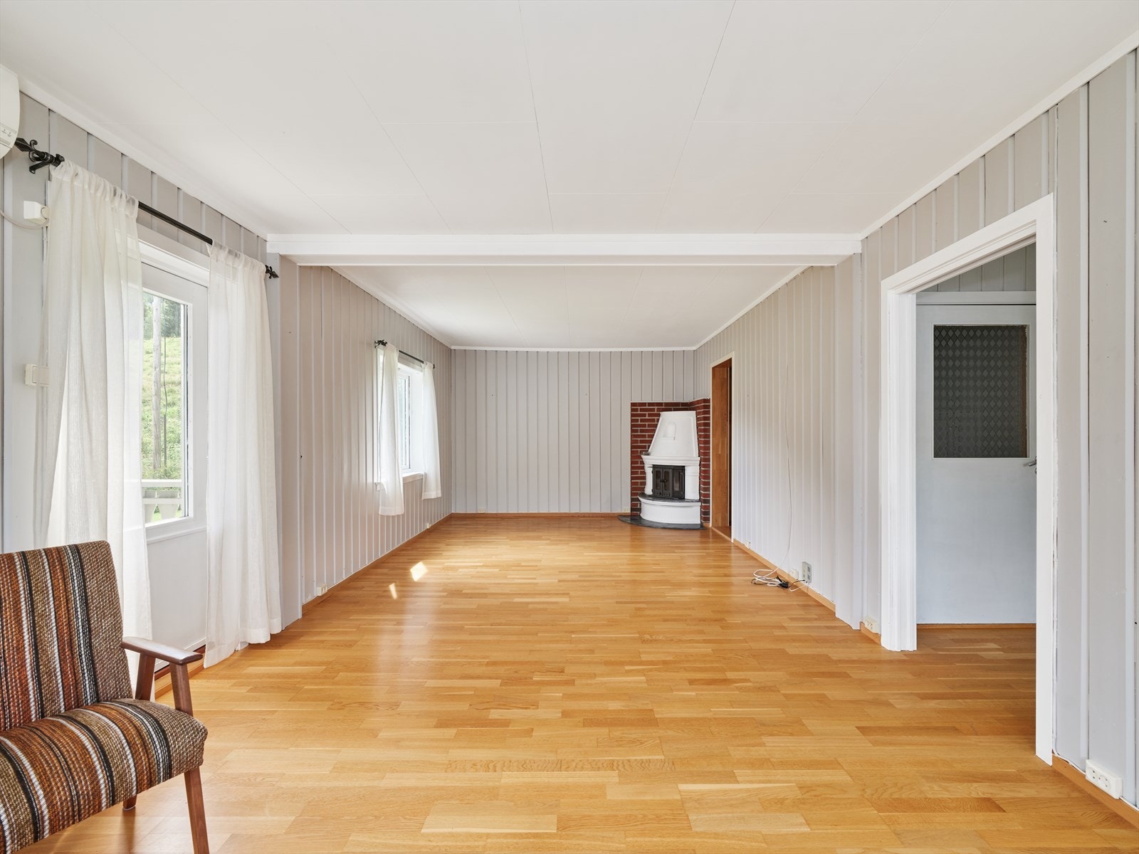 Peis i stue. Galleribilde