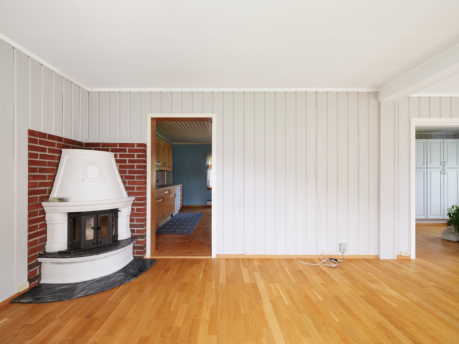 Adkomst til kjøkken fra stuen. Galleribilde