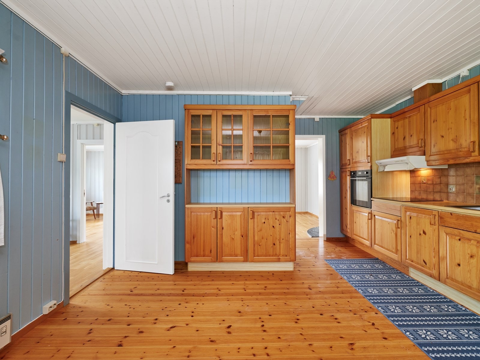 Plass til spisebord på kjøkkenet. Galleribilde