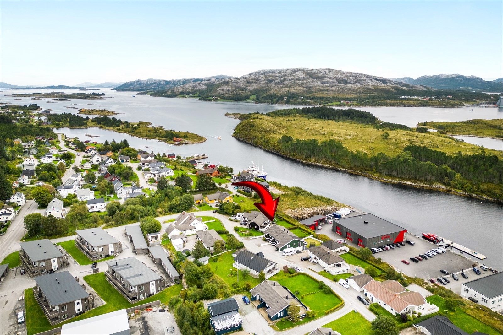 Fossaahaugen er et populært boligområde på Rørvik, det er kort vei til skole, sentrum og turområde Galleribilde