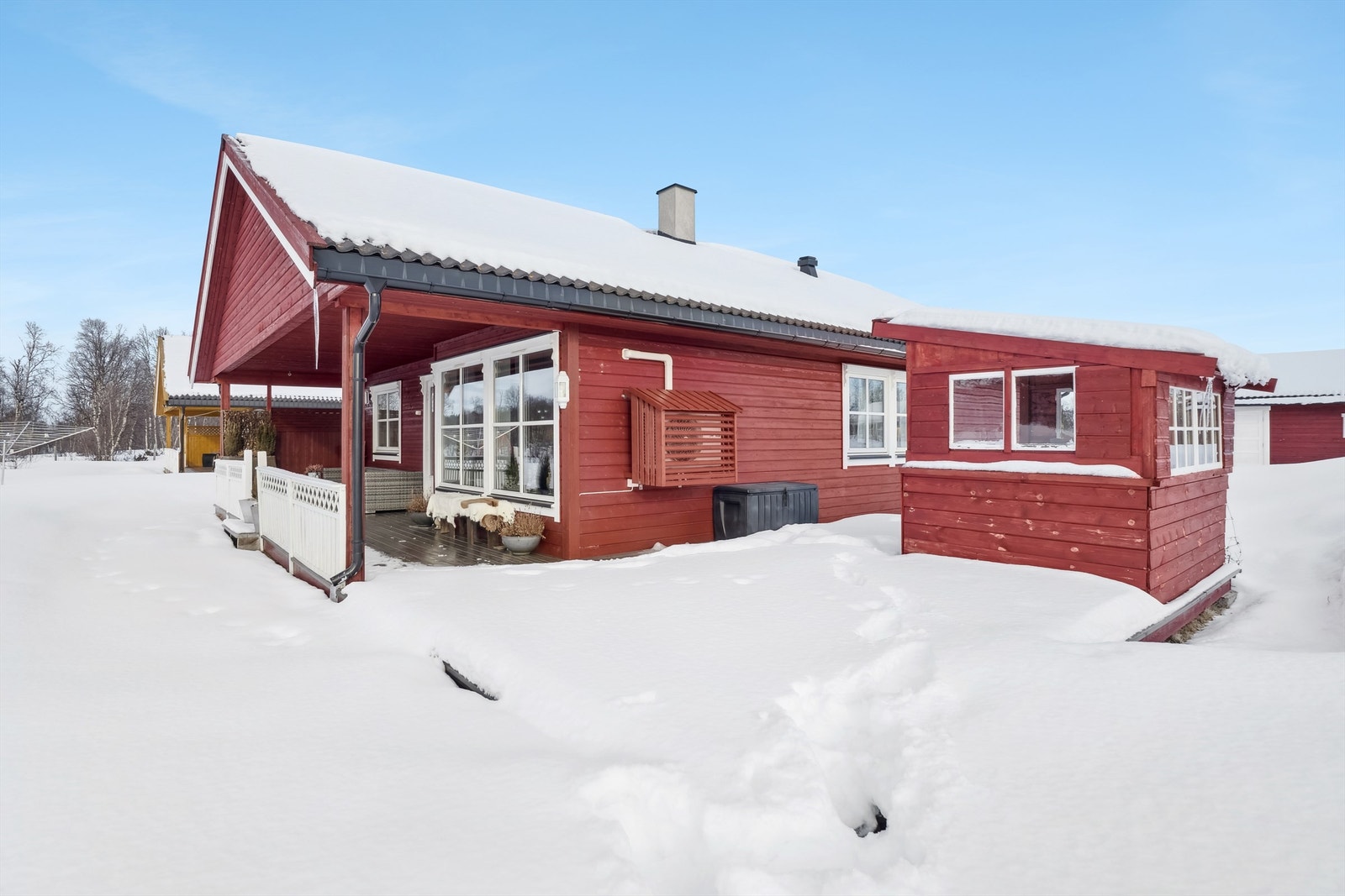 Stor terrasse med både overbygd og åpen del Galleribilde