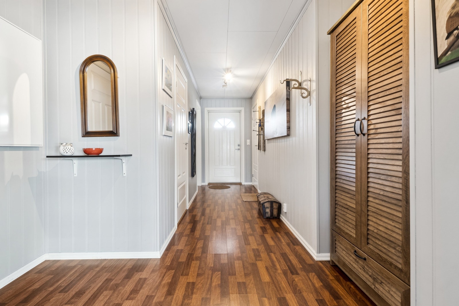 Gang med nisje for garderobe Galleribilde