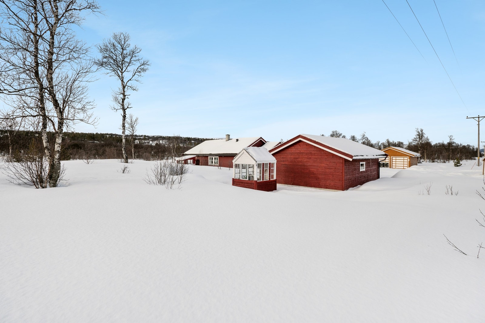 Eneboligen er oppført på tomt 141/90, mens garasje er oppført på tomt 141/84 Galleribilde