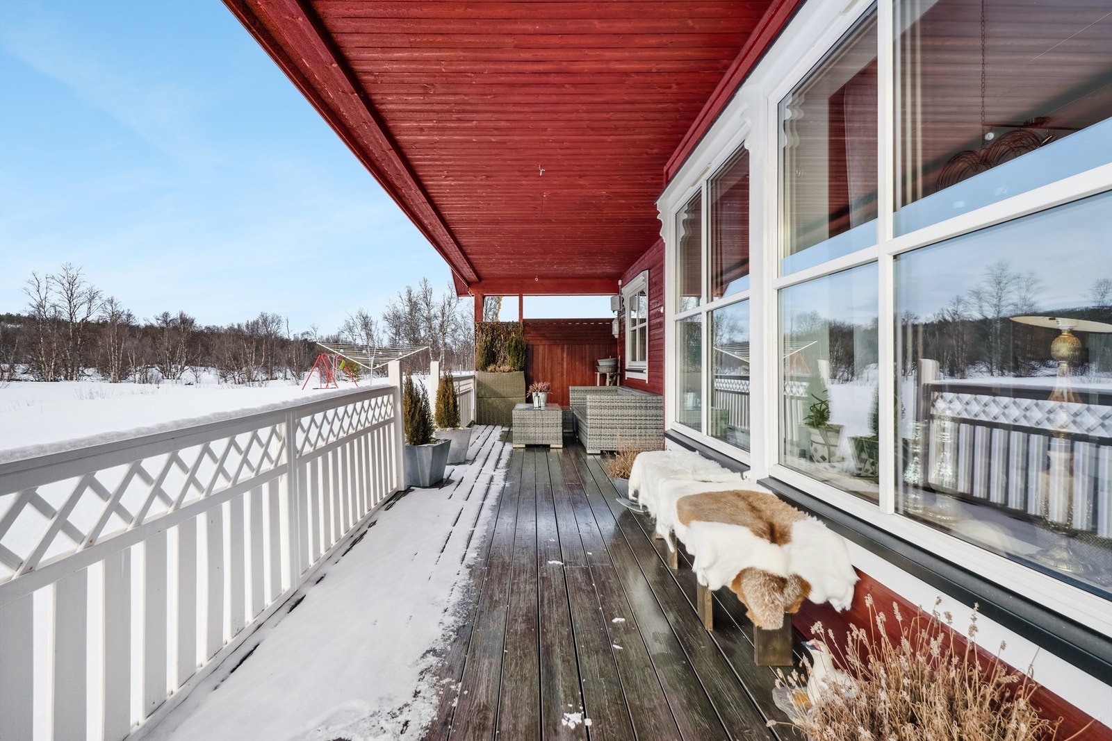 Plass for flere sittegrupper under tak Galleribilde