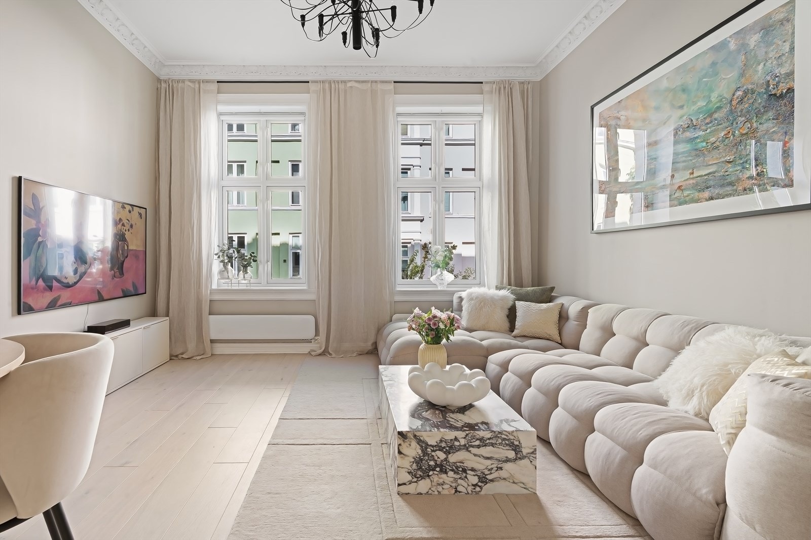 Meget innbydende 2-roms leilighet i klassisk bygård med sentral og ettertraktet beliggenhet i Gamlebyen. Galleribilde