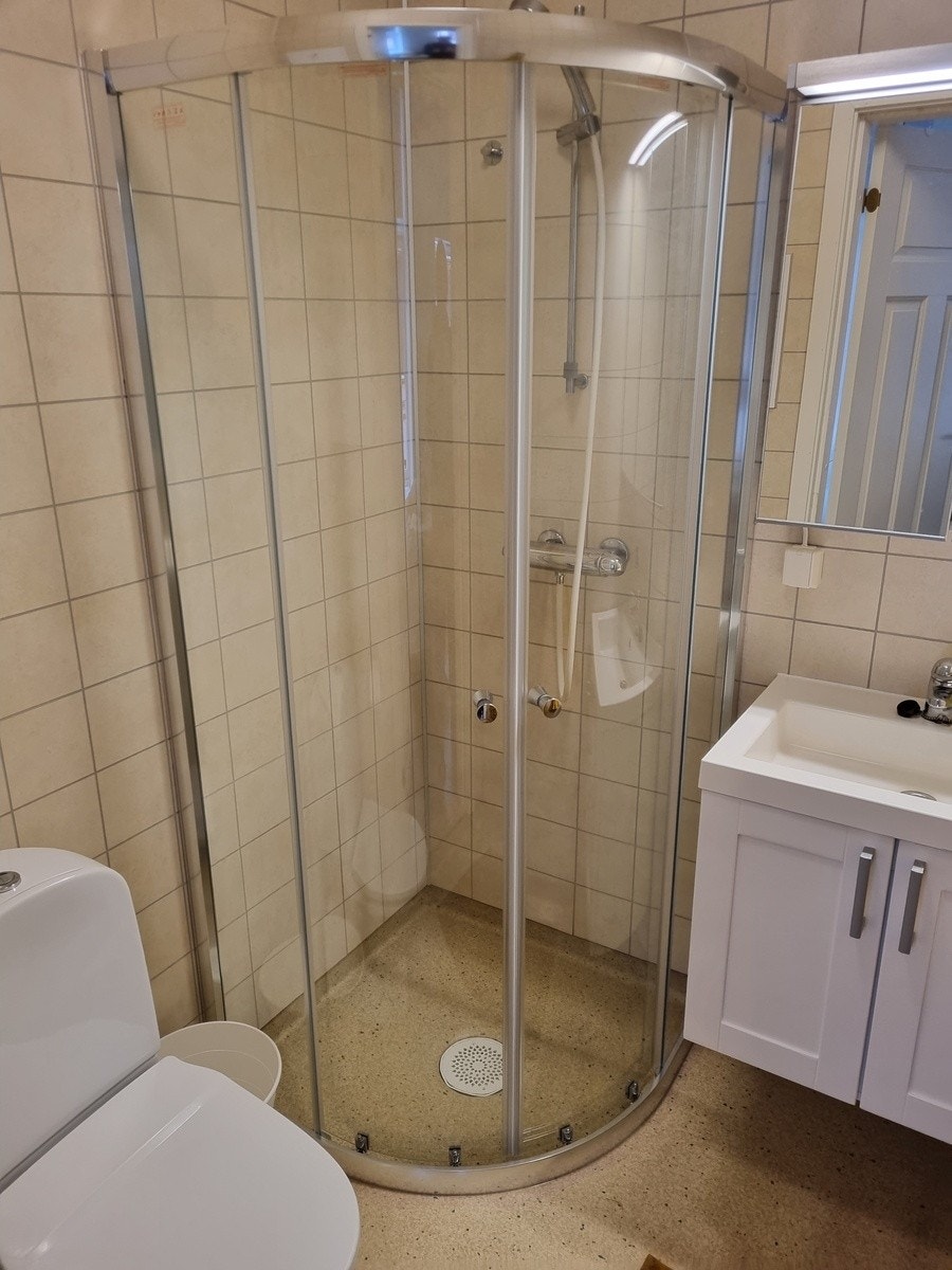 Bad med dusjhjørne Galleribilde