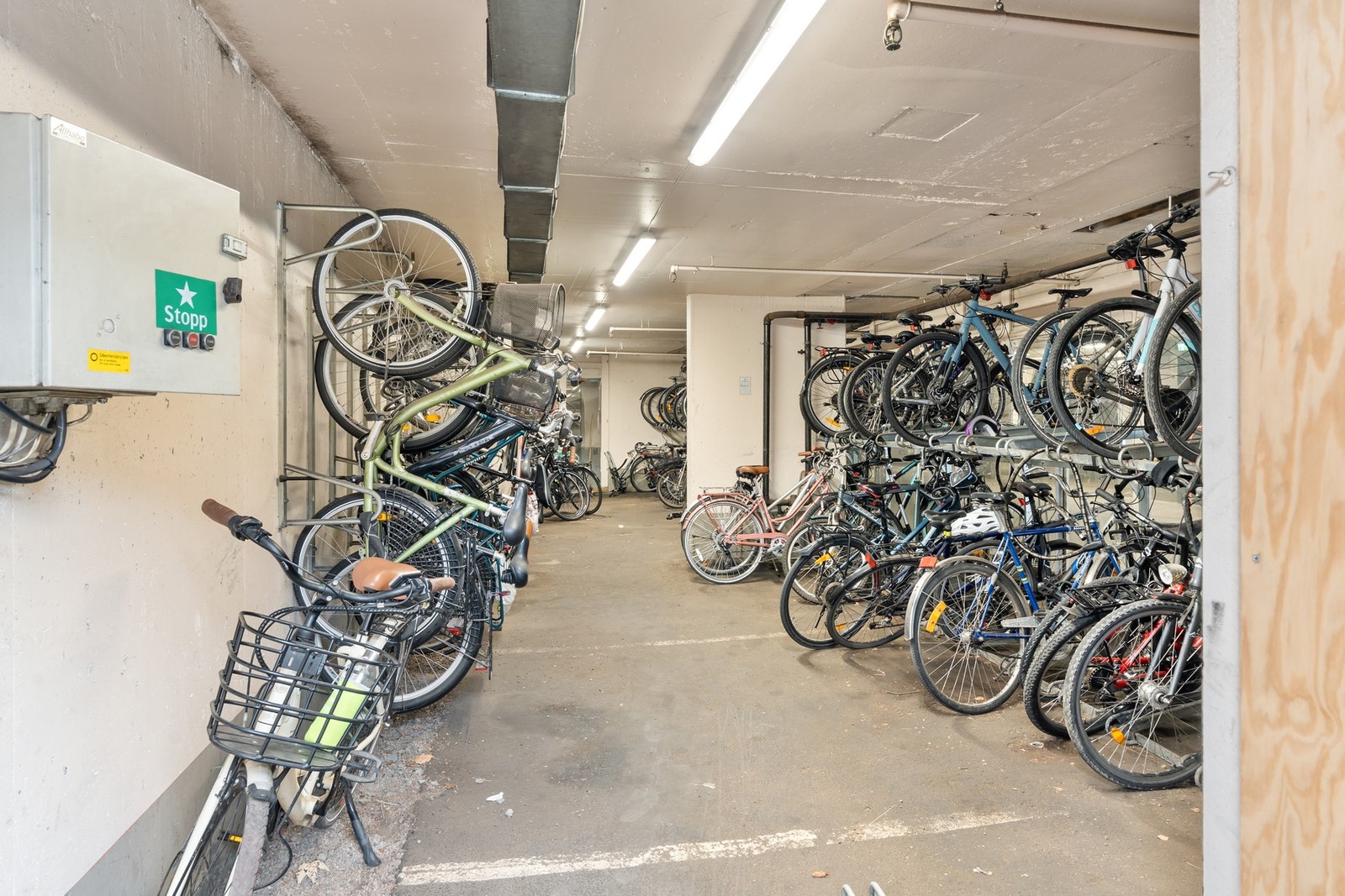 Felles sykkelparkering. Galleribilde