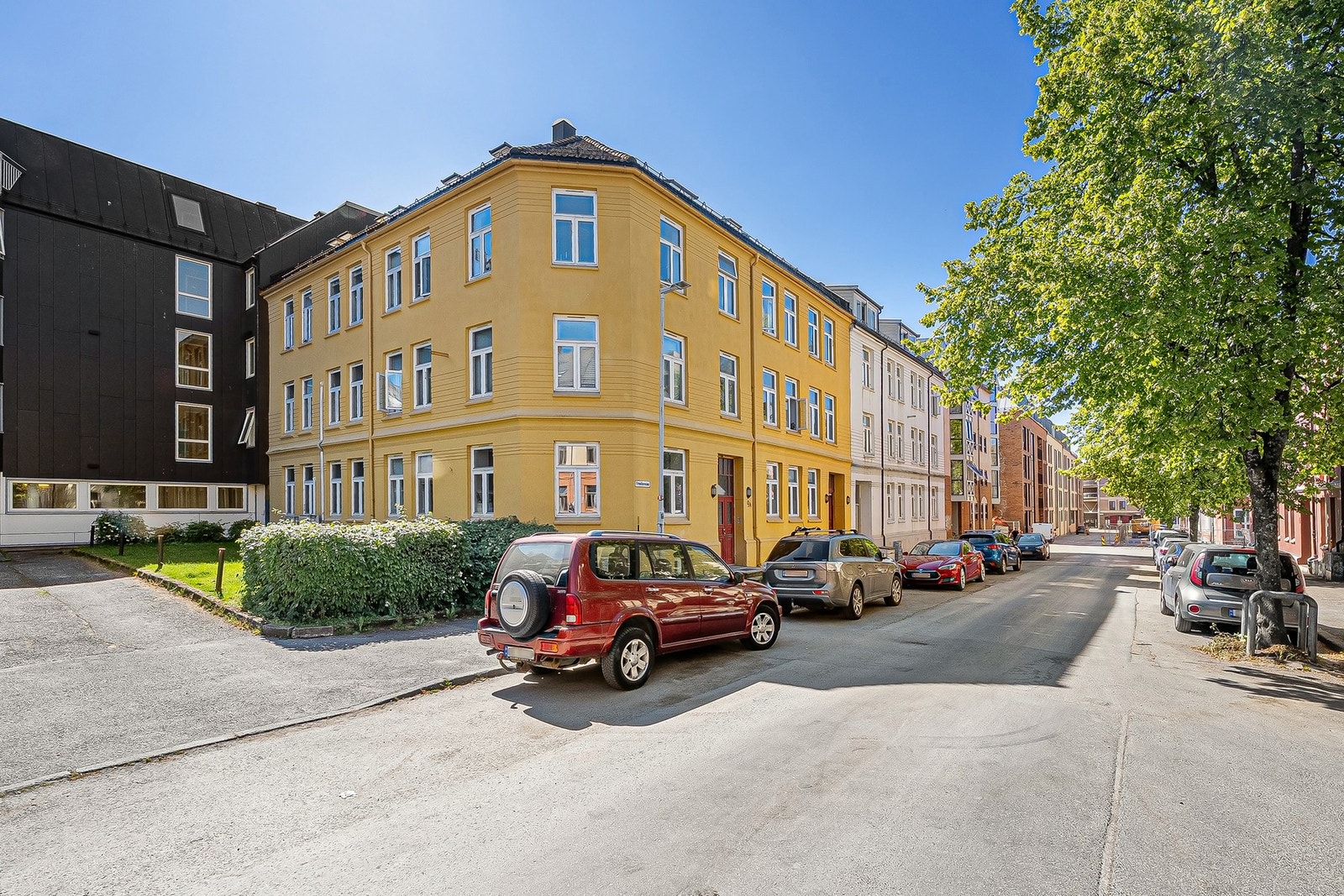 Frostaveien 9 A er en flott murgård nært Solsiden og NTNU. Galleribilde