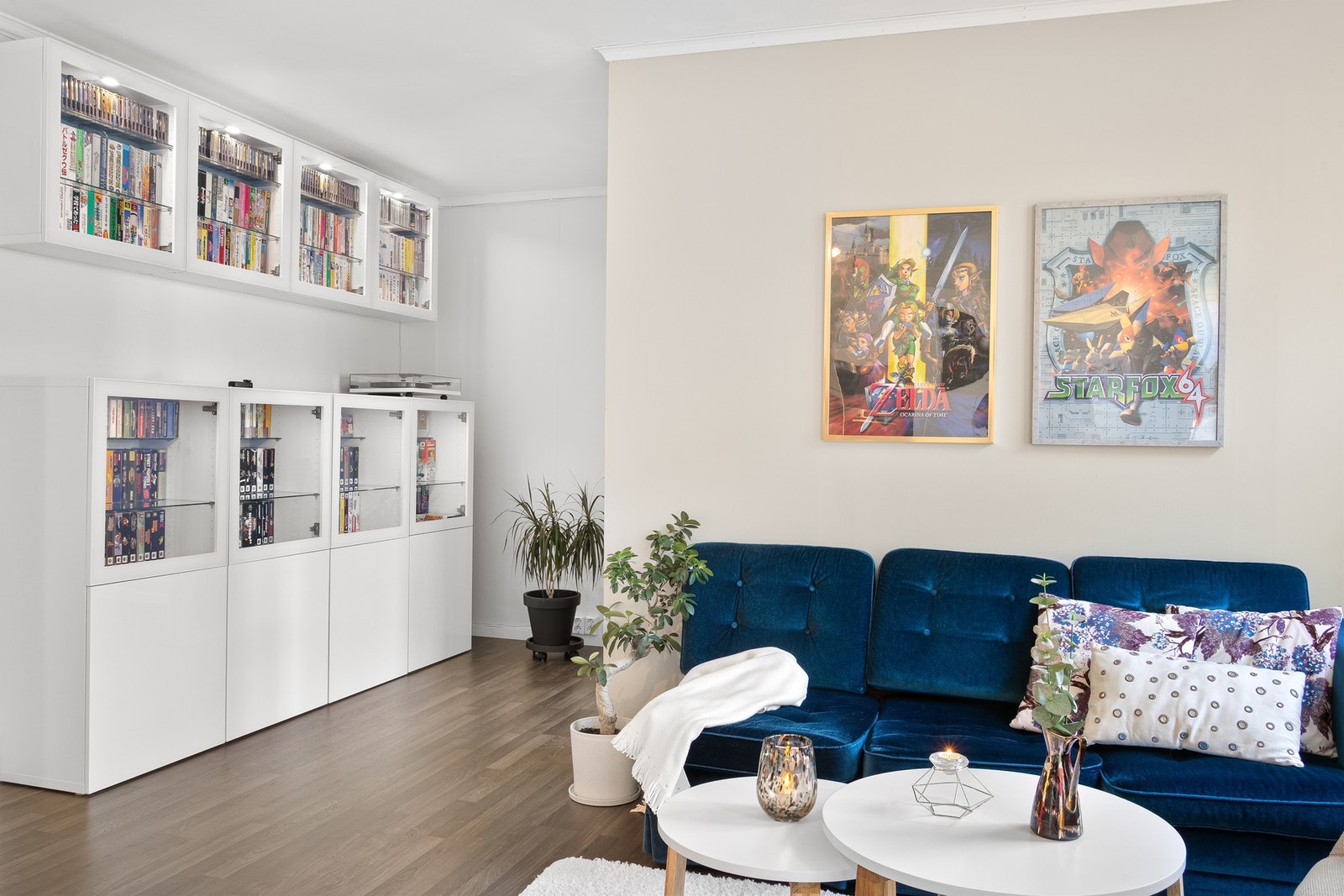 Delikat stue med god plass til sofagruppe. Galleribilde