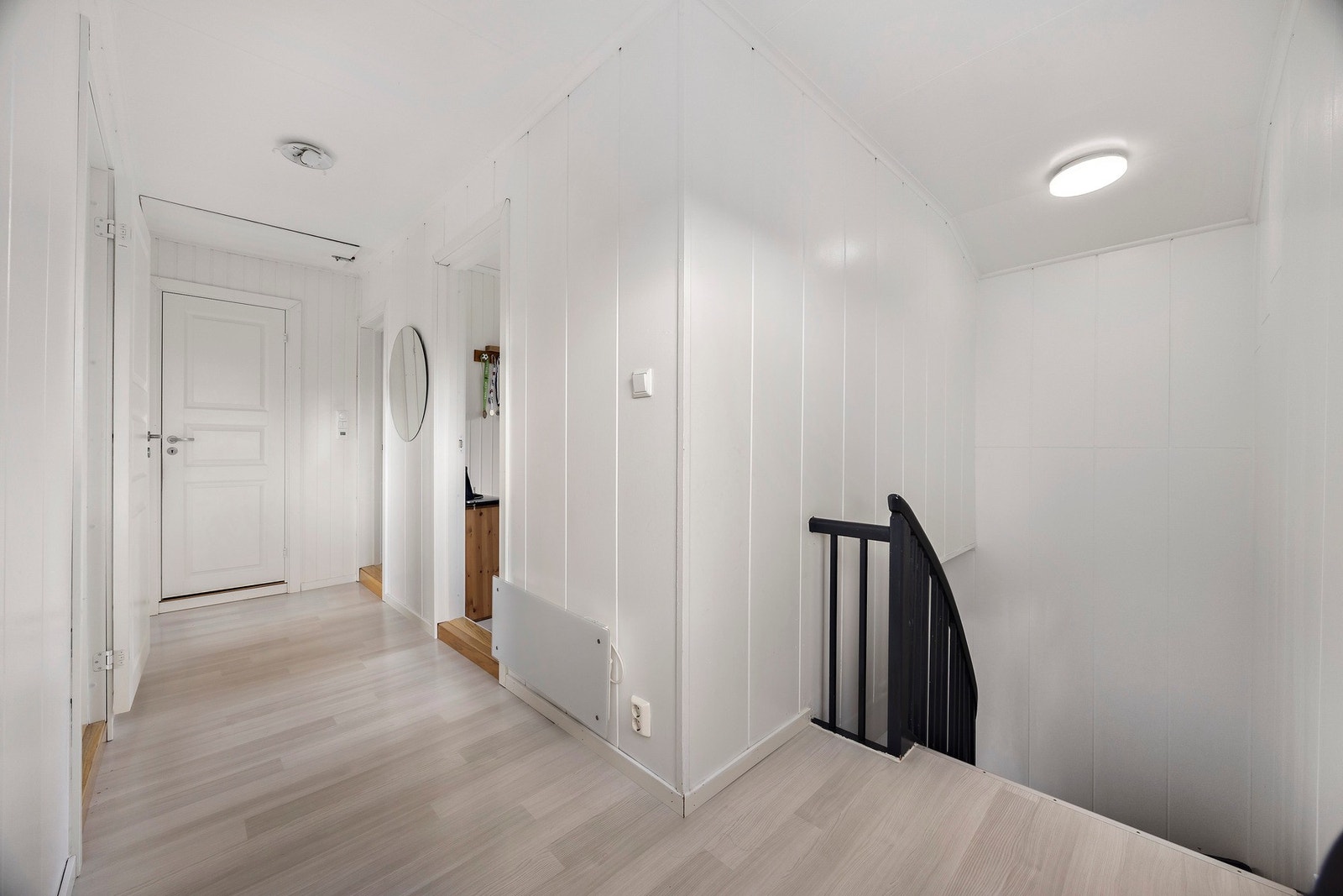 Andre etasje byr på tre soverom, bad og wc. Galleribilde