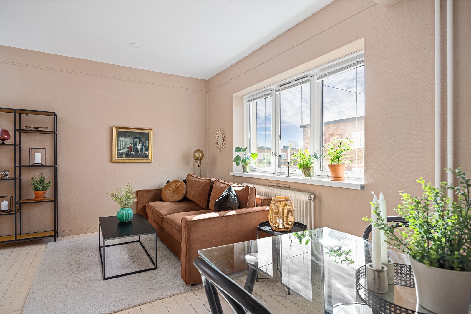 Originalt tregulv og malte overflater Galleribilde