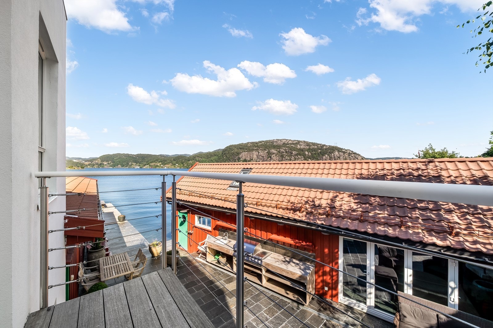 Fra stuen i 2. etasje er det utgang til en liten luftebalkong. Galleribilde