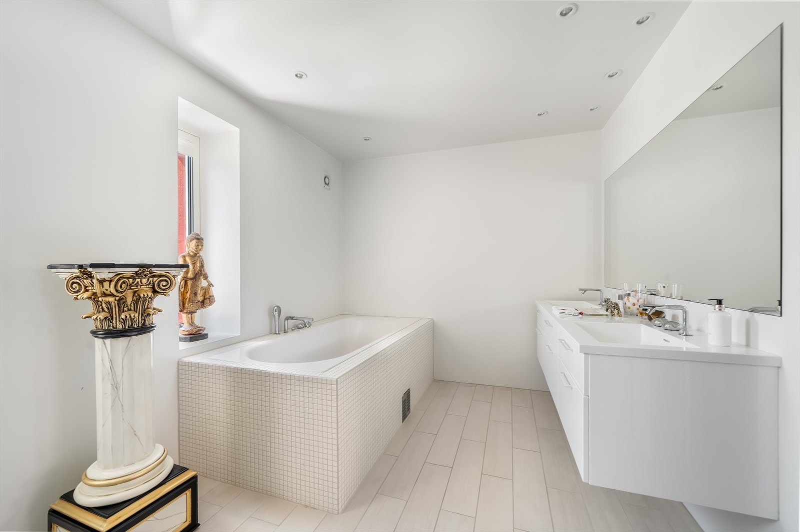 Hovedsoverommet har eget privat baderom. Galleribilde