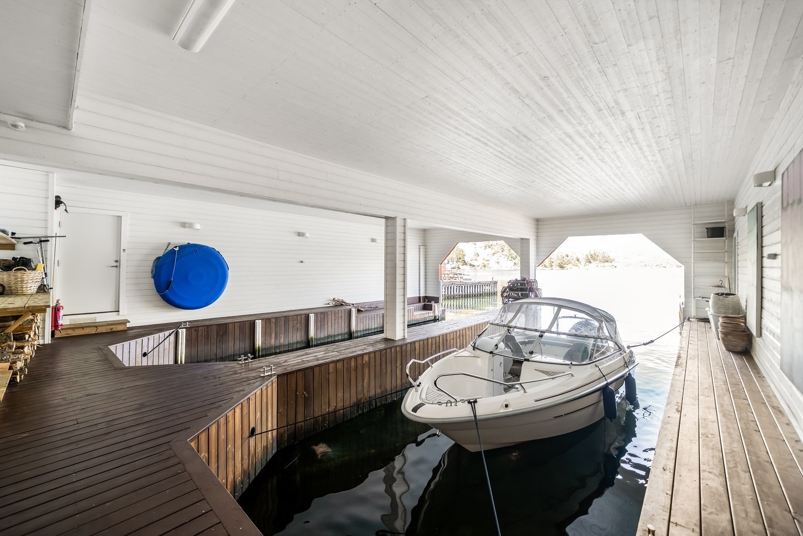 3 båtplasser - alle under tak. Galleribilde