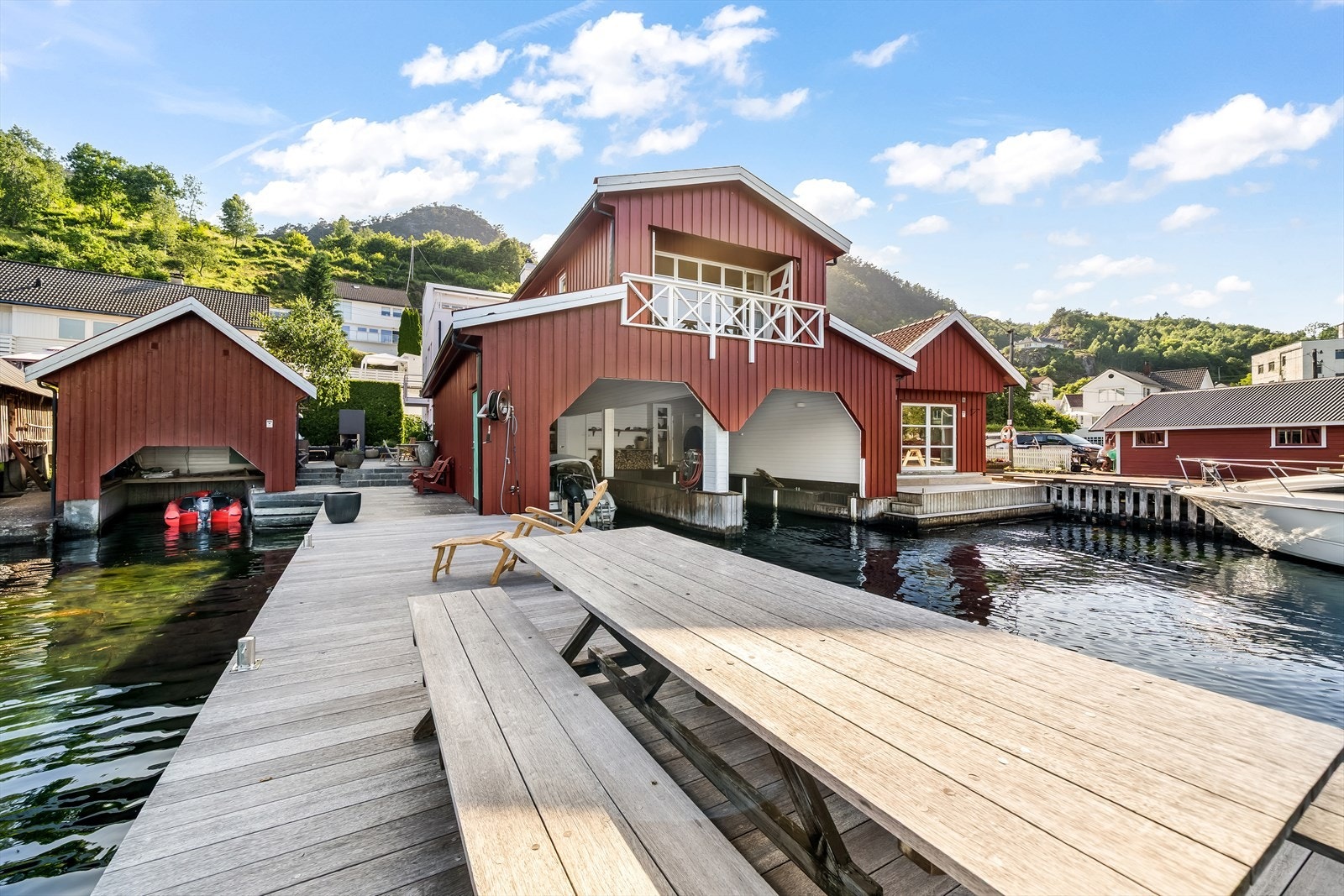 Den samlede kailengden utgjør 32 meter, hvor ytterste del har en sjødybde på ca. 3 meter. Galleribilde