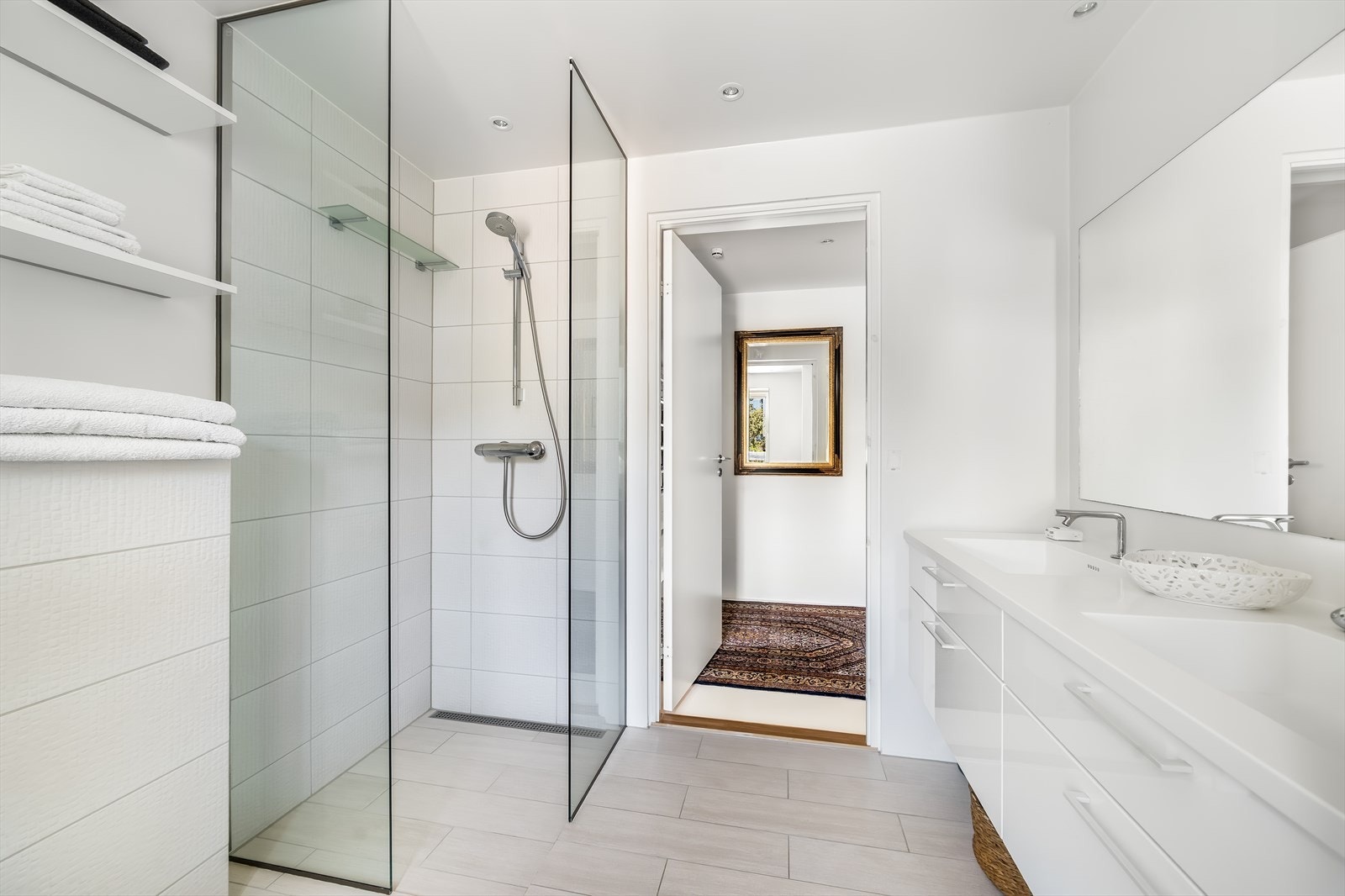 Baderom i tilknytningen til gangen i 1. etasje Galleribilde