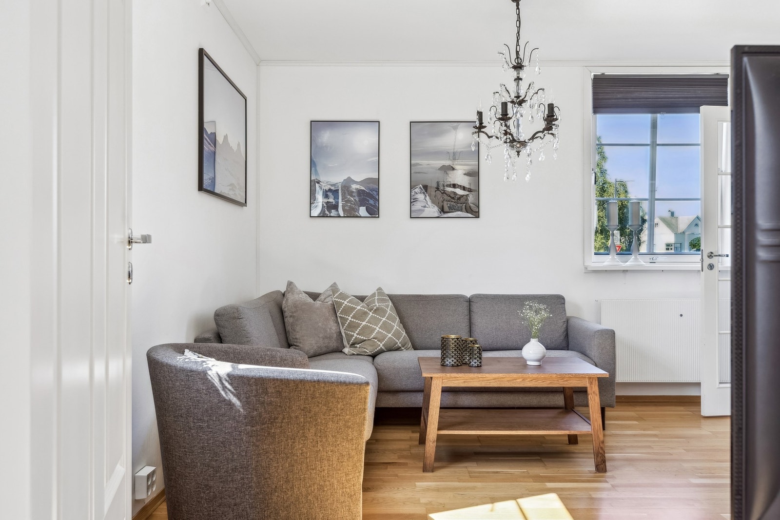 Her har du mulighet til å innrede med hjørnesofa og tilhørende møblement. Galleribilde